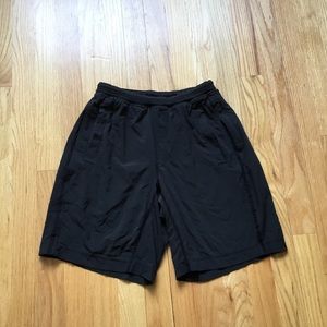 Lululemon men’s solid black athletic shorts
